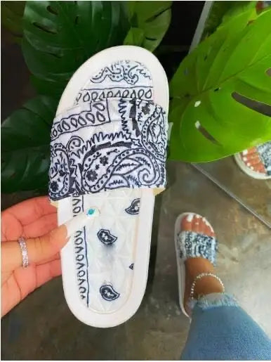 2021 Hot Sale EVA Ladies Beach slippers Red Bandana Slides  Flat Women Sandals Satin Bandana Shoes