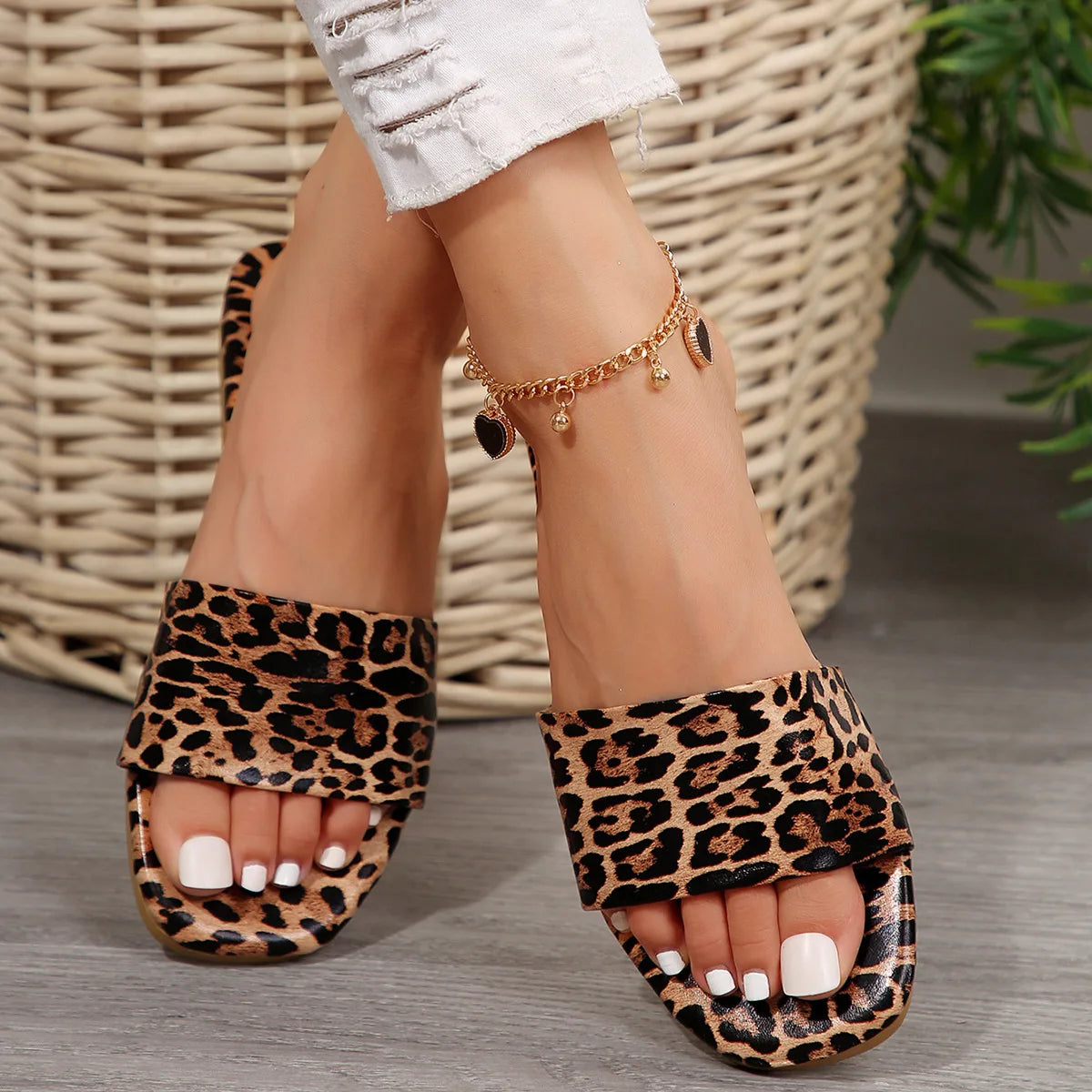 2025 High Heel Thick Soled Shoes New Fish Mouth Rivet Cross Strap Waterproof Platform Roman Sandals Women Fashion Designer Heels