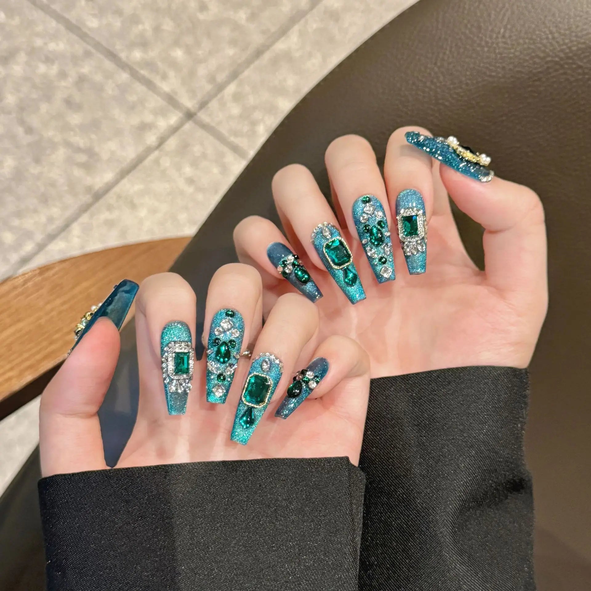 Baroque Style Luxury Golden Sparkling Big Discount New Fashion French Style Press on Nail for Fingers