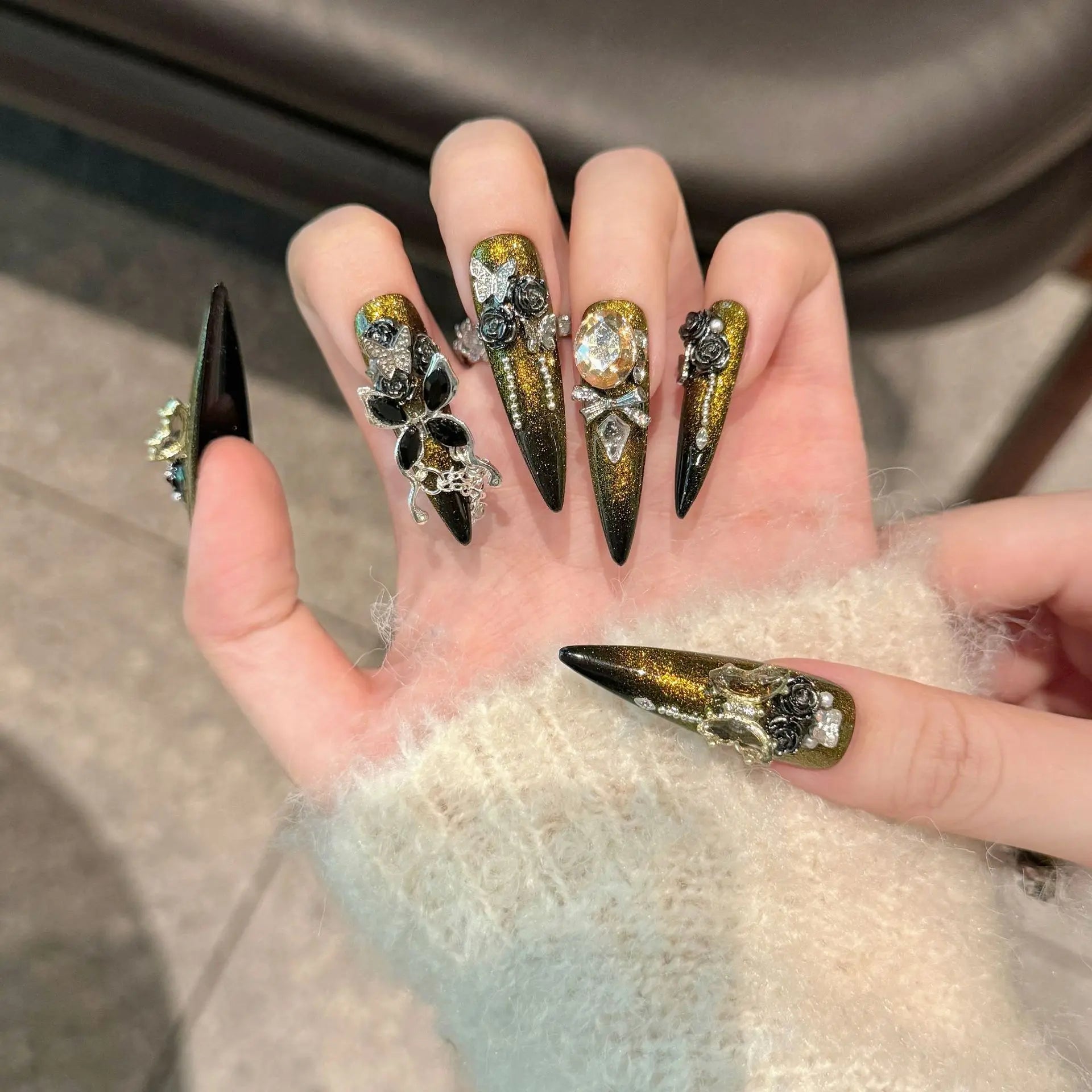 Baroque Style Luxury Golden Sparkling Big Discount New Fashion French Style Press on Nail for Fingers