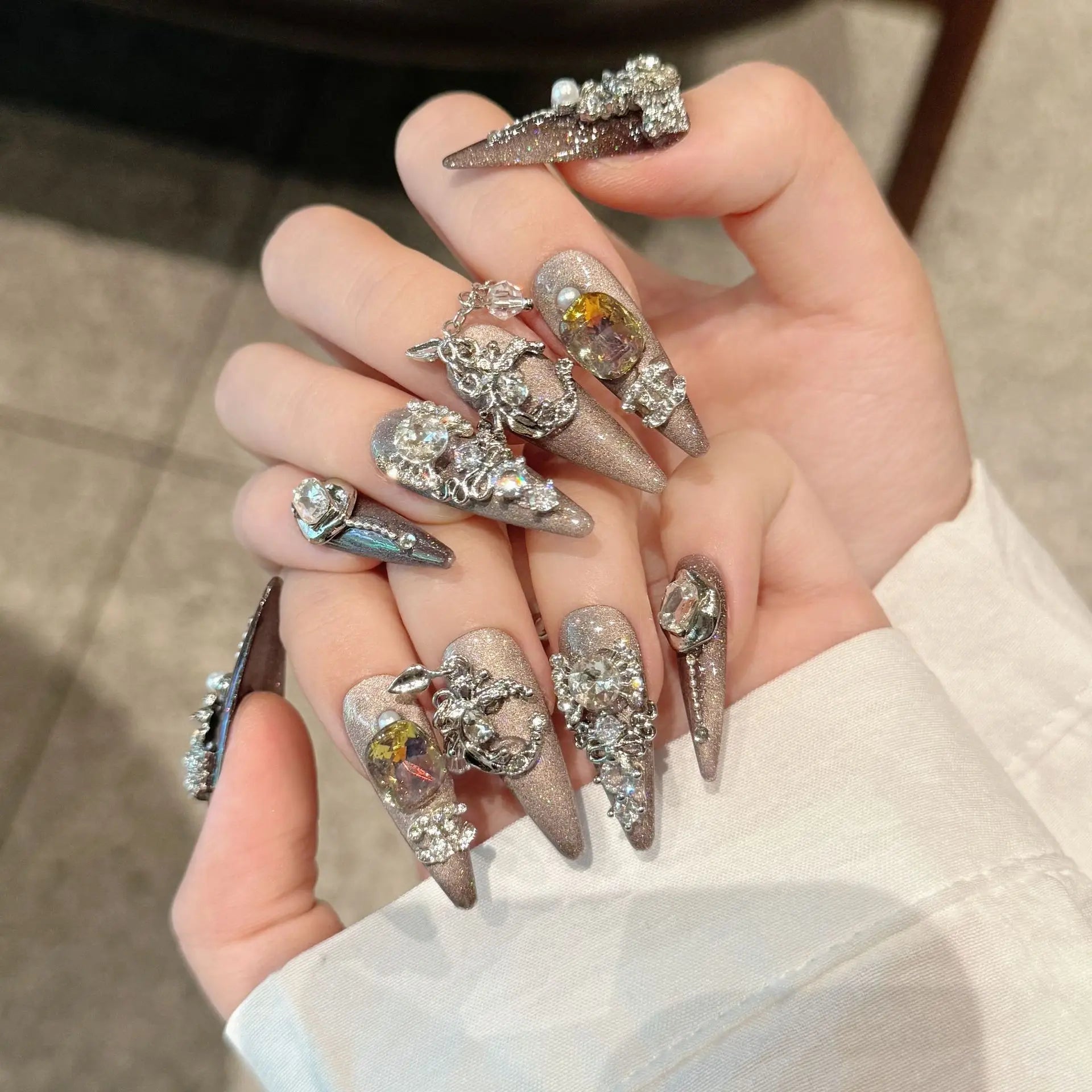 Baroque Style Luxury Golden Sparkling Big Discount New Fashion French Style Press on Nail for Fingers